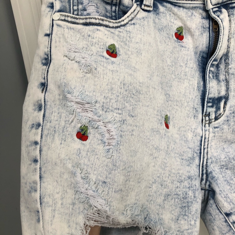 Judy Blue Cut Off Shorts High Rise Cherry Embroidered Acid Wash XL Festival - Picture 5 of 16